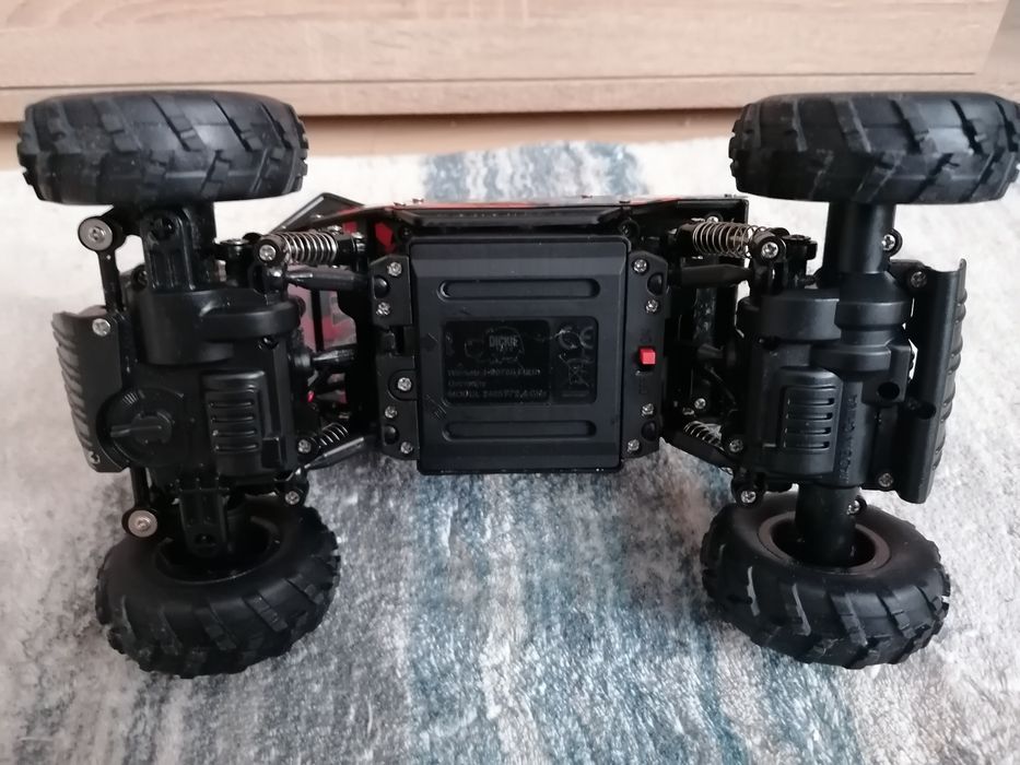 Samochód zdalnie sterowany Crawling Beast + pilot