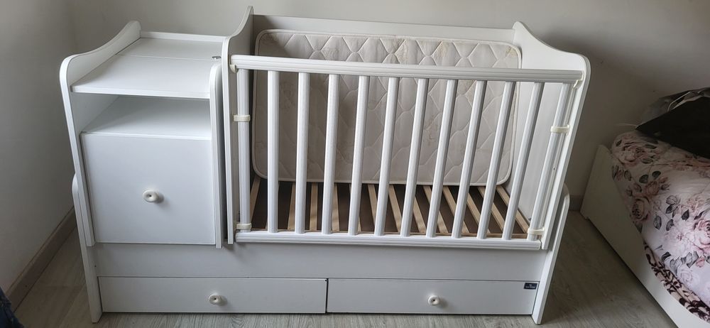 Vendo cama convertível lorelli usada.