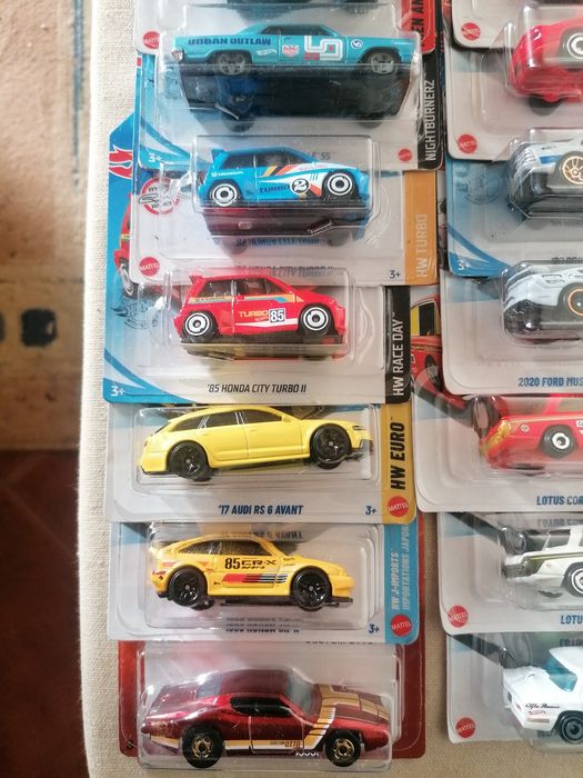 Miniaturas Hotwheels e Matchbox