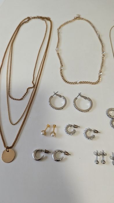 Bijuteria (colares e brincos)