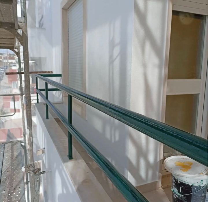 Pintura de edificios em andaime ou rapel e impermeabilização