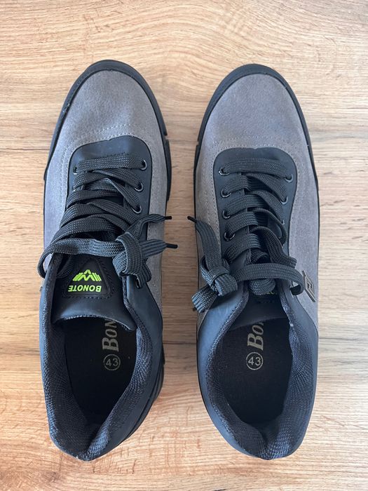 Nowe męskie buty 42