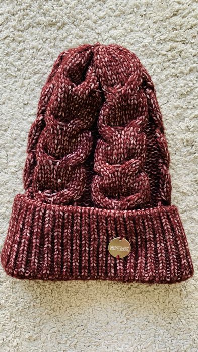 Шапка від бренду Regata