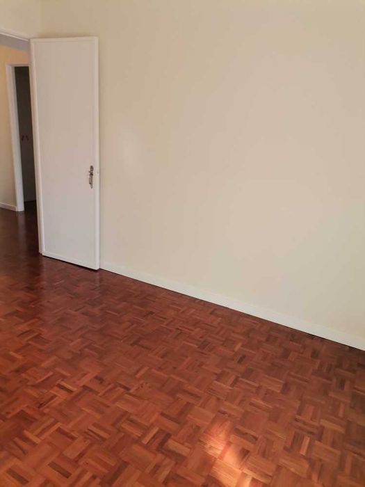 Ajuda T2 remodelado, prédio com elevador