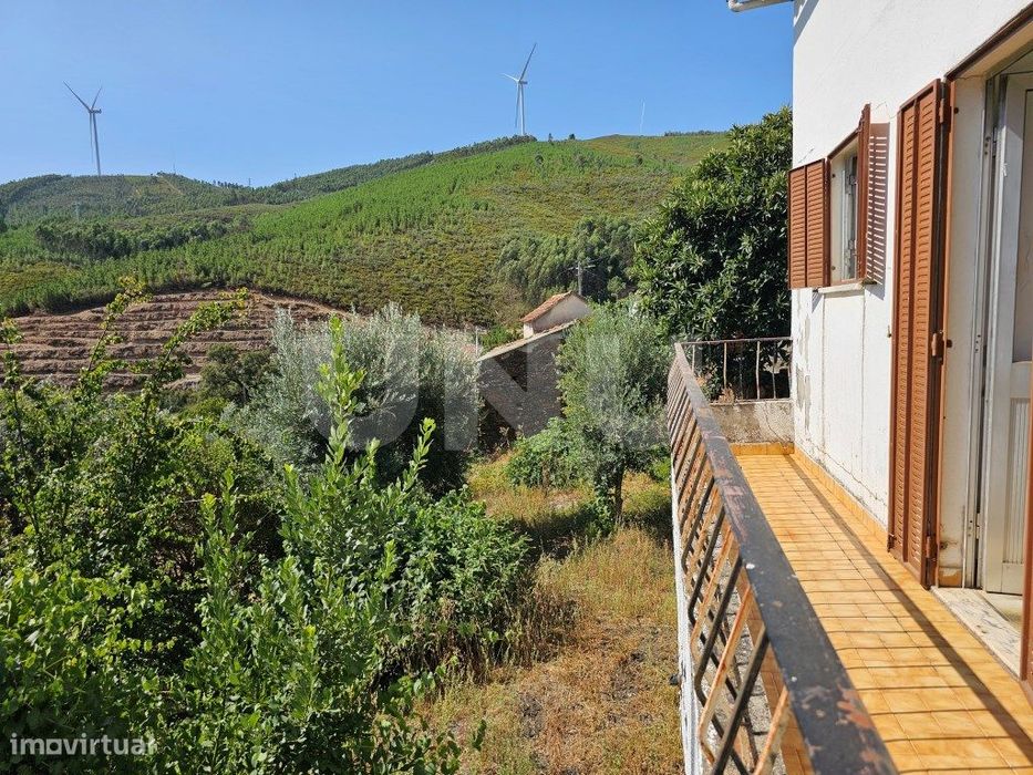 Moradia T3 Térrea com Garagem, Terraço e Logradouro
