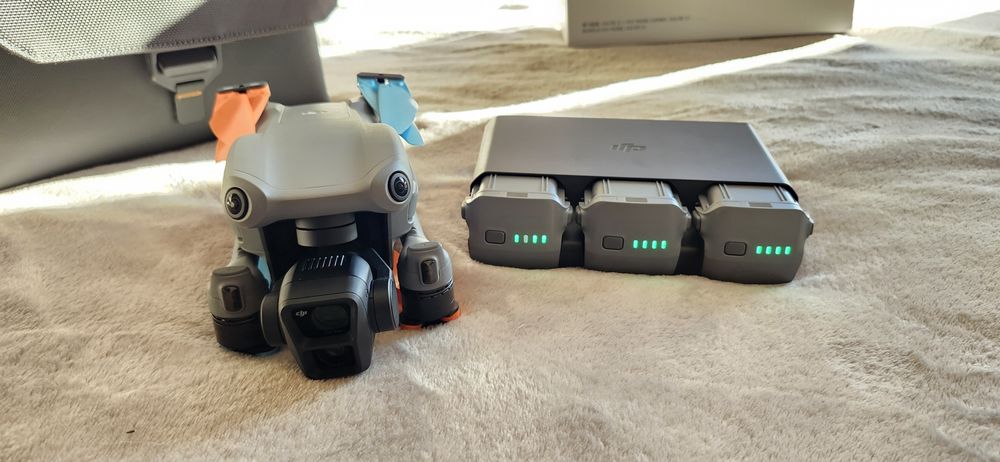 DJI Air 3 Fly More Combo z RC2+ amerykańska wersja