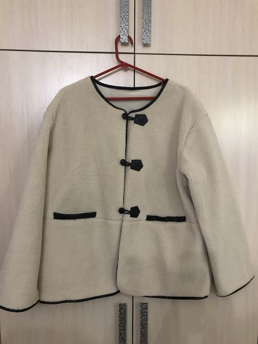 Жіночий жакет 52 розміру (XL) молочного кольору