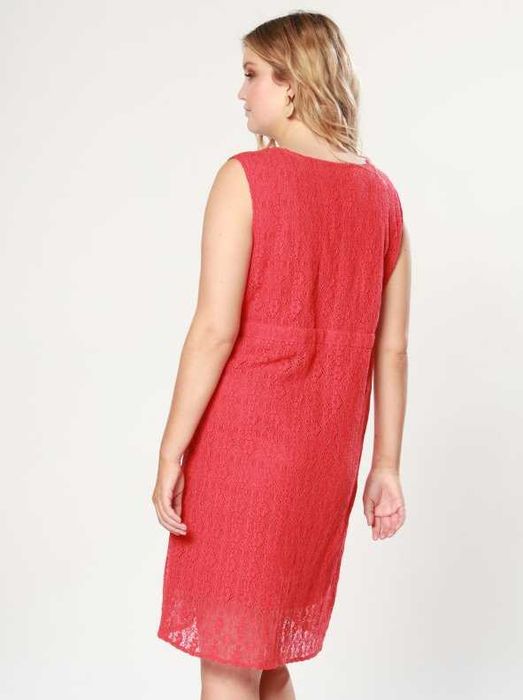 Vestido em renda forrado vermelho tamanho 48