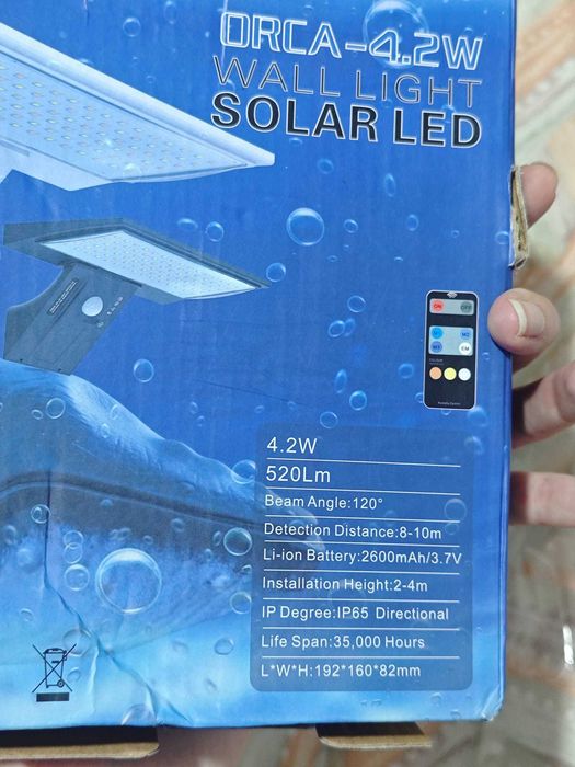 Luz exterior com painel solar