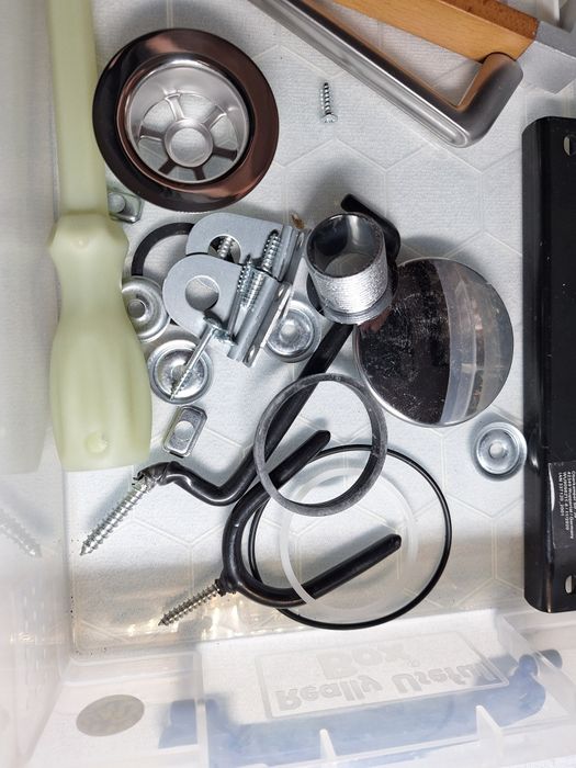 Caixa de ferramentaa de plástica com vários peças de ferragens para co