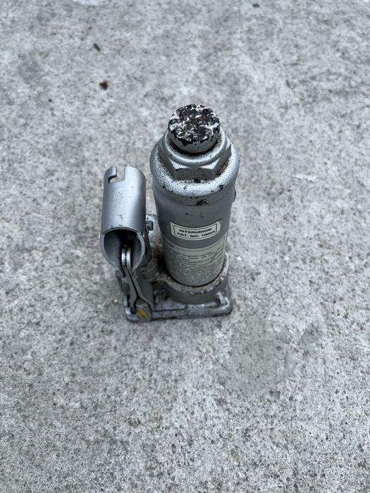 Hydrauliczny podnośnik samochodowy