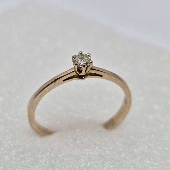 Золота каблучка з діамантом. Кольцо с бриллиантом, помолвочное