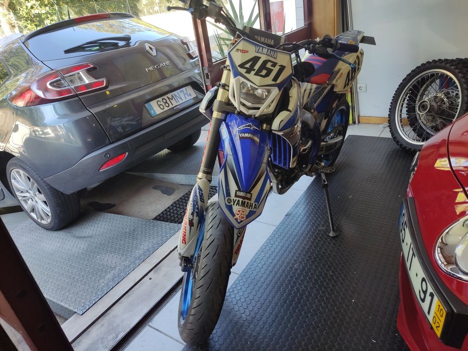 Yamaha YZ 450 F com matrícula