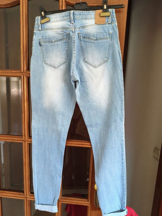 Calça de ganga de mulher da marca Tiffosi