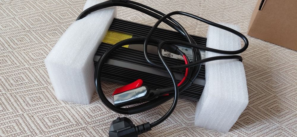 Зарядный пристрій LogicPower LiFePO4 (зарядное устройство)