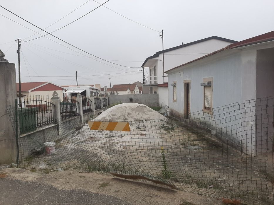 Vendo Moradia Antiga para recuperacao, fica 15 km das Praias Oeste.