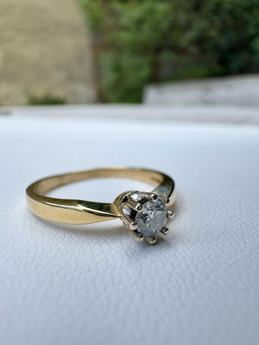 Złoty pierścionek z brylantem 0,16 ct | próba 585 | 1,92 g | p.111