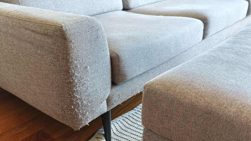 Sofá com pufe / repousa pés