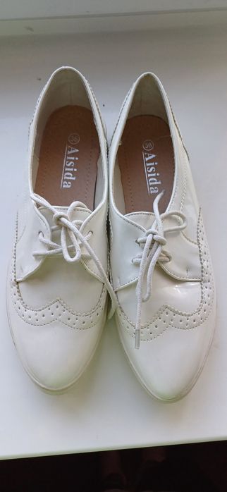 Броги Aisida белые