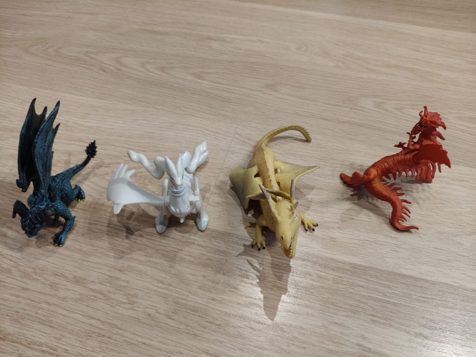 Figurki zwierząt smoki