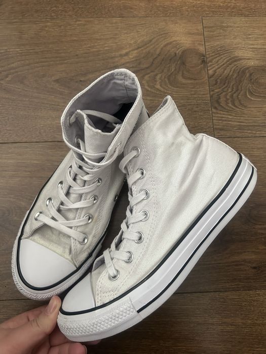 Błyszczące trampki za kostke Converse 37,5