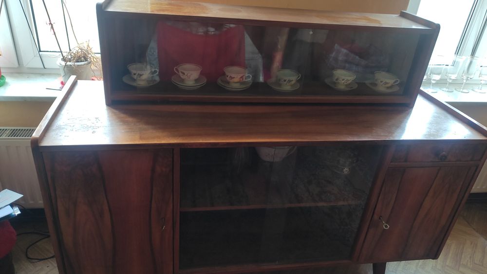 Solidny kredens z PRL