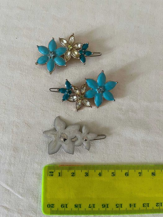 Molas de cabelo com flores e strass – 3 unidades