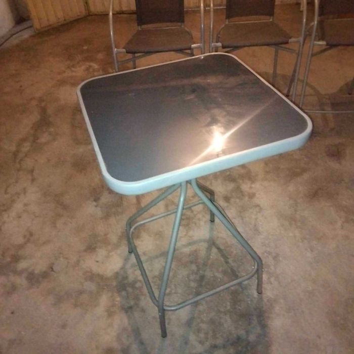 Mesa + 3 Cadeiras Altas | Como Novo