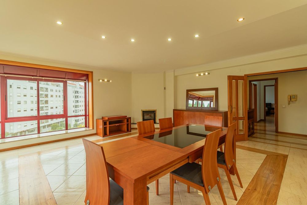 Quarto partilhado com suite wc privado para arrendar
