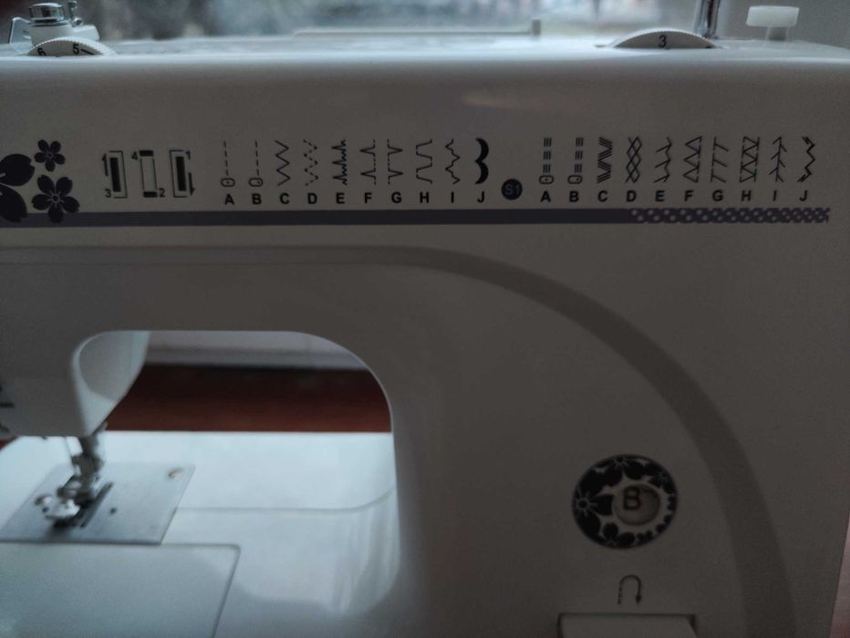 Продам Швейну машинку Minerva M819B.
Тип