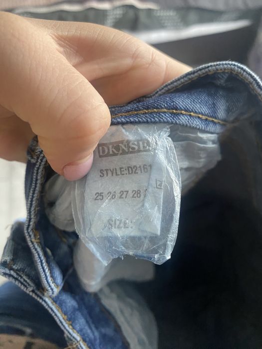 Джинси 28 розміру