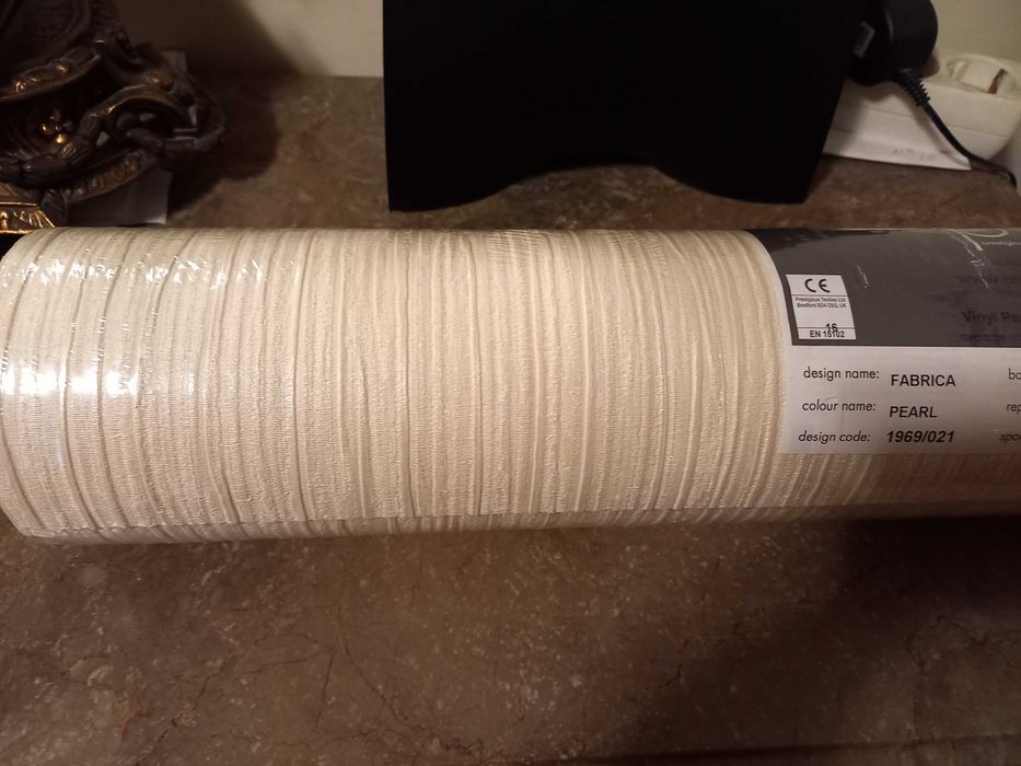 Papel de parede em beje - 1 rolo de 10 metros e de 53 cm de largura