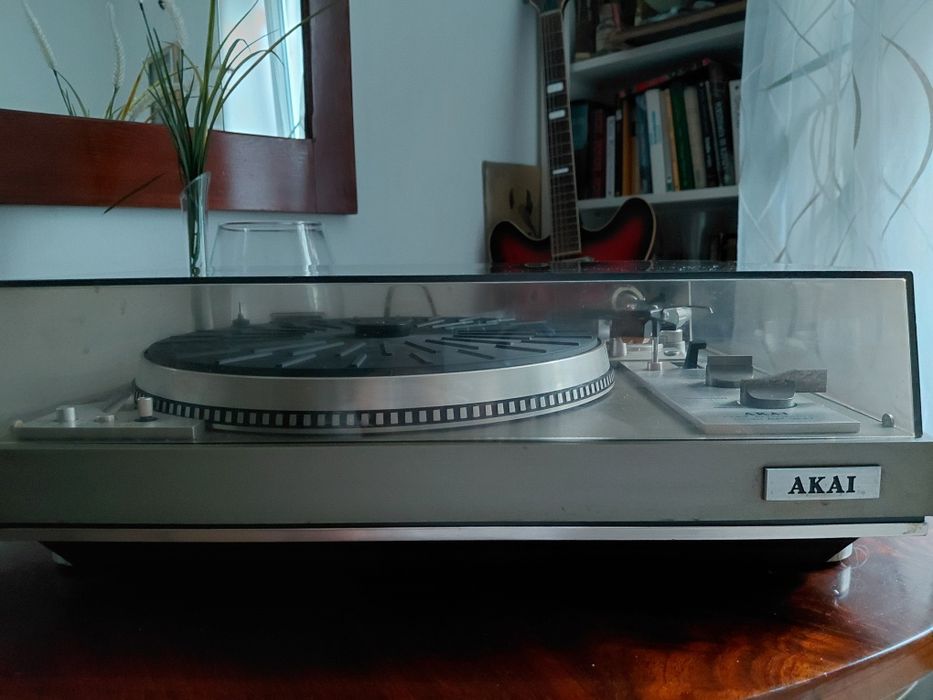 Sprzedam gramofon Akai AP-307