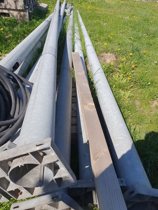 Słup metalowy 8m