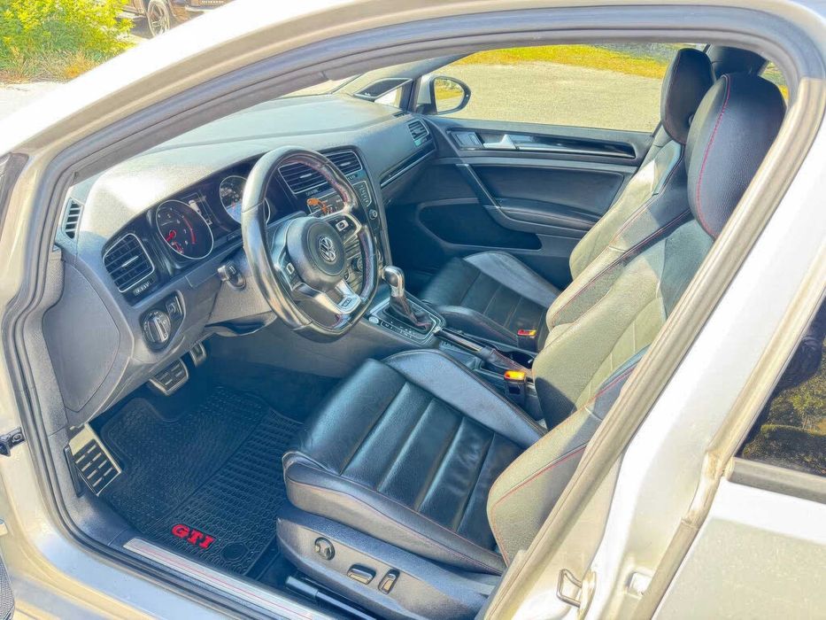 Volkswagen Golf GTI S 4-Door with Performance      2015