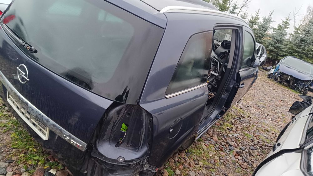 Opel zafira B cała na części