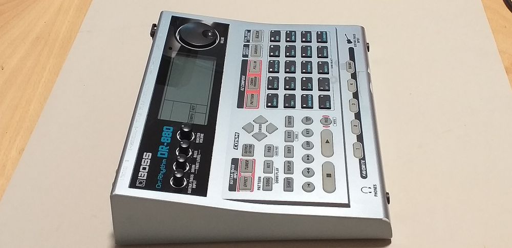 Boss DR-880 dr.Rythm automat perkusyjny.