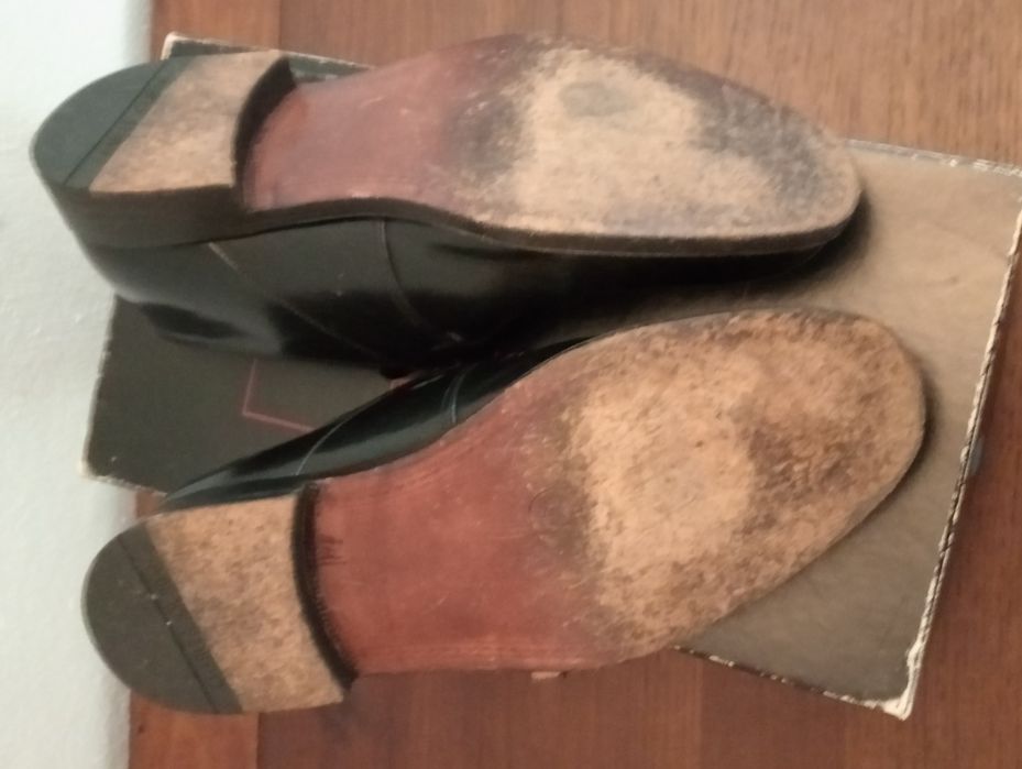 Sapatos Charles Jourdan em bom estado n° 5 1/2 - 39