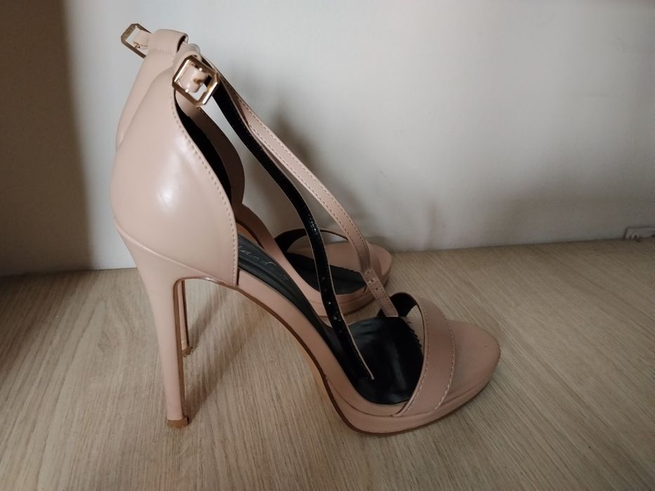 Buty na obcasie 38
