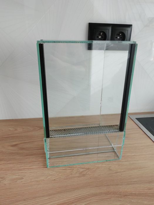 Używane terrarium 20x20x30