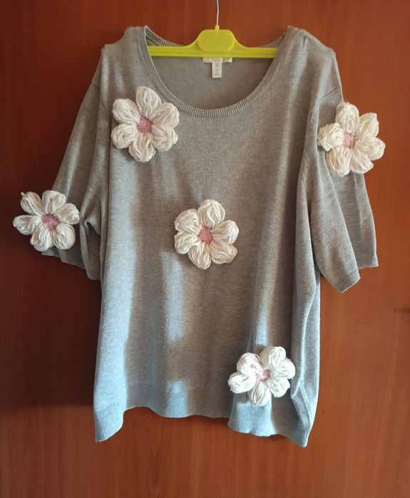 Sweter damski sweterek kwiatki 3D