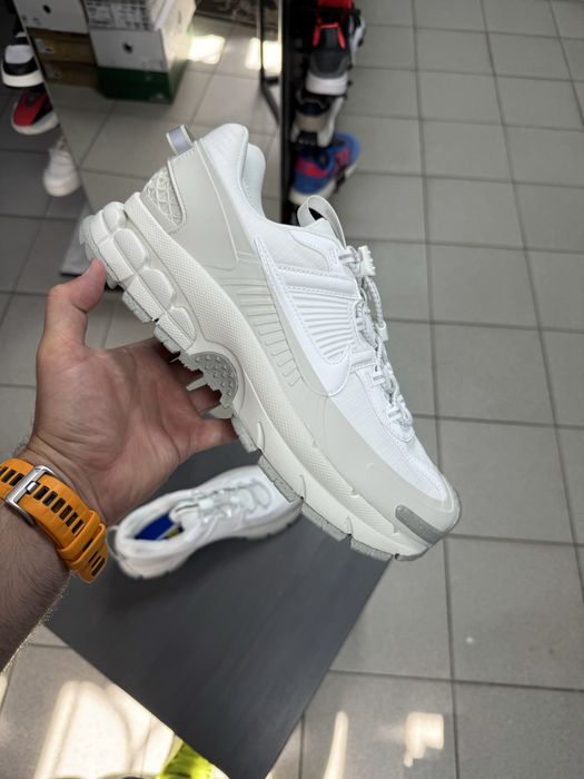 Кросівки Nike Zoom Vomero Roam HV5951-100