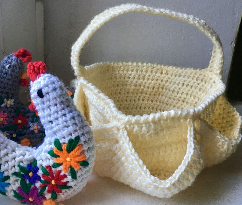 В’язана корзинка пасхальна