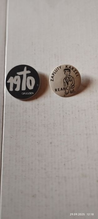 Odznaki z czasów PRL , antysocjalistyczne.