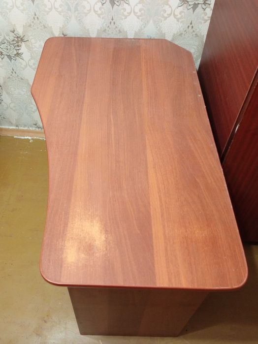 Стол компьютерный письменный для школьника, студента