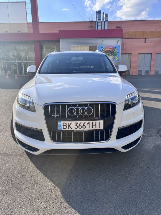 Позашляховик Audi Q7