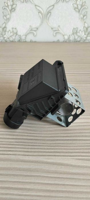 Резистор вентилятора охолодження радіатора Peugeot /Citroen