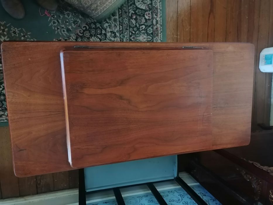 Máquina de costura Singer antiga com acessórios e instruções originais - Classe 201k