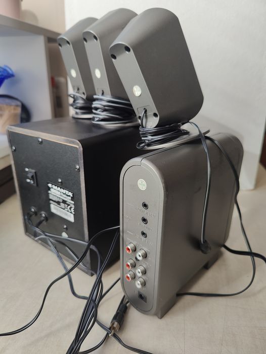 Zestaw/ Subwoofer i głośniki 3 sztuki/ Manta