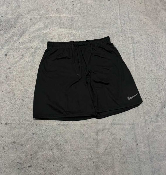 Czarne sportowe spodenki Nike Swoosh Dri-Fit XL